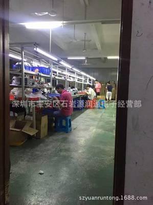 圆形铝合金奶嘴汽车充 2.1A双USB接口的多功能智能充电解决方案