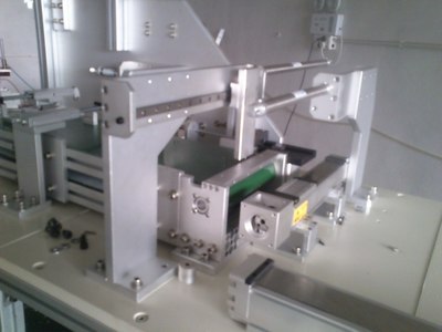 自动贴附设备在电子产品制造中的应用——以深圳市同富自动化机械设备为例